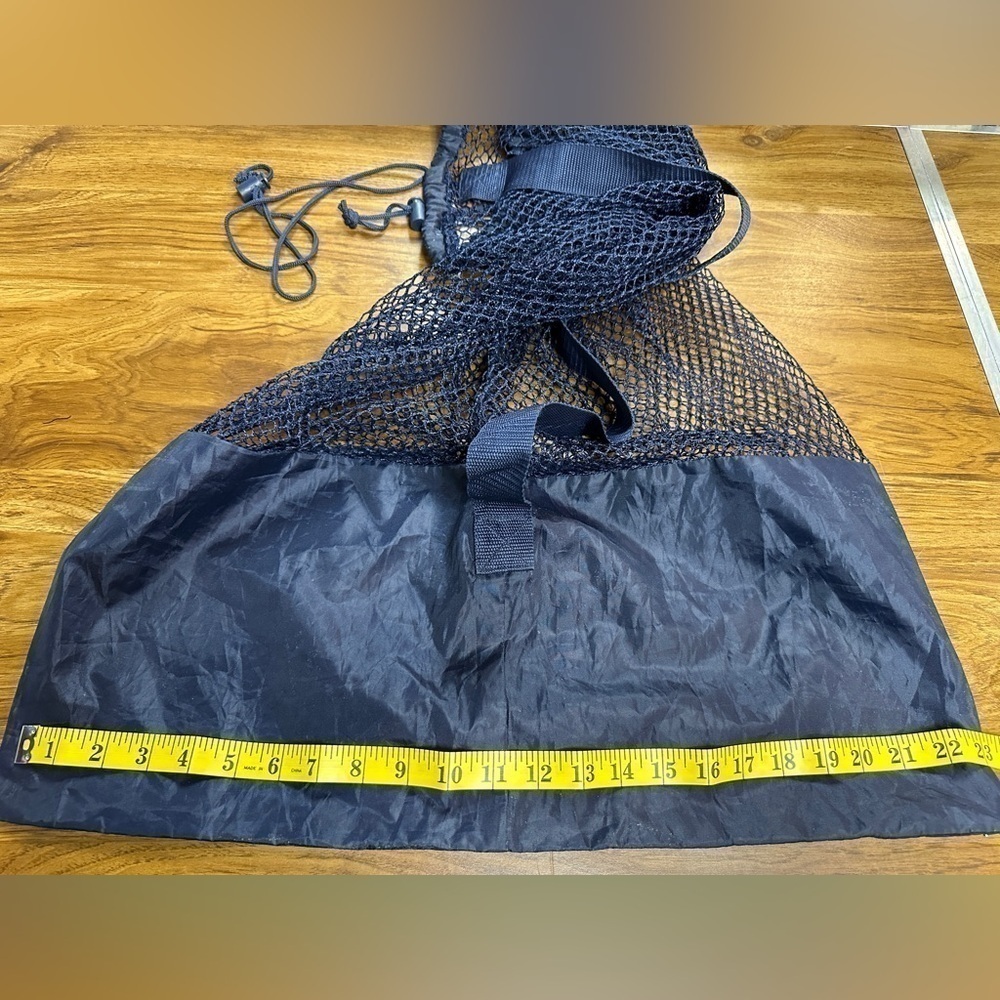 Extra Large Unbranded Drawstring Shoulder Strap Blue Mesh Beach or Laundry Bag - Picture 4 of 5
